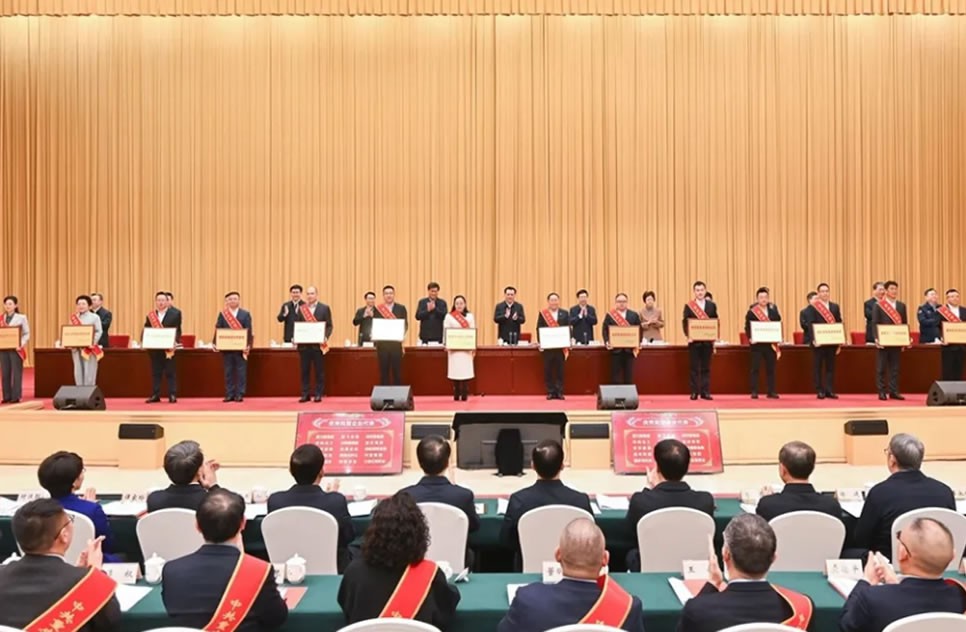 喜報 | 山外山榮獲“重慶市優(yōu)秀民營企業(yè)”稱號！